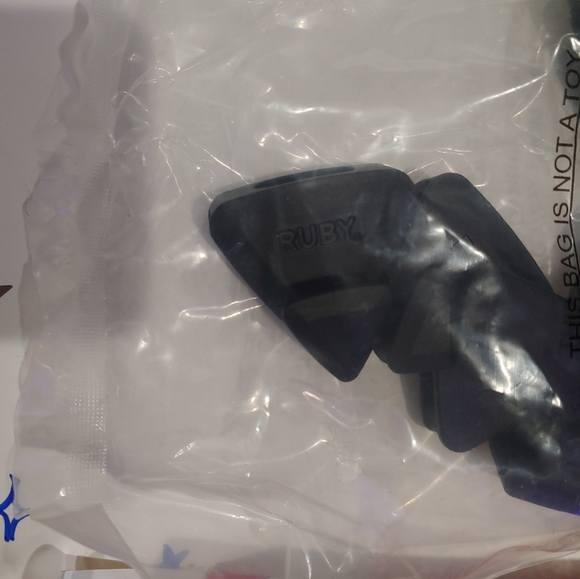 Ruby closet space triangles - Picture 5 of 5